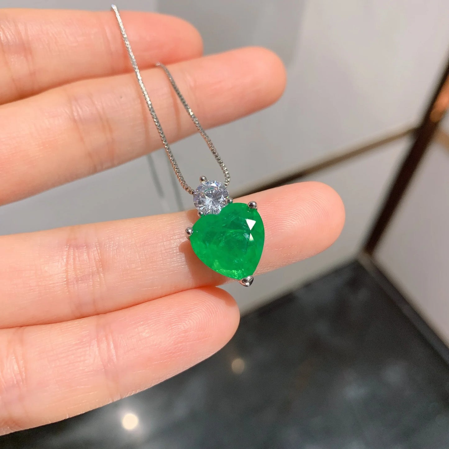 Fashion Eco-friendly Copper Necklace Earrings Set Emerald Green Heart Cut Cubic Zirconia Elegant Bridesmaid Brass Jewelry Sets