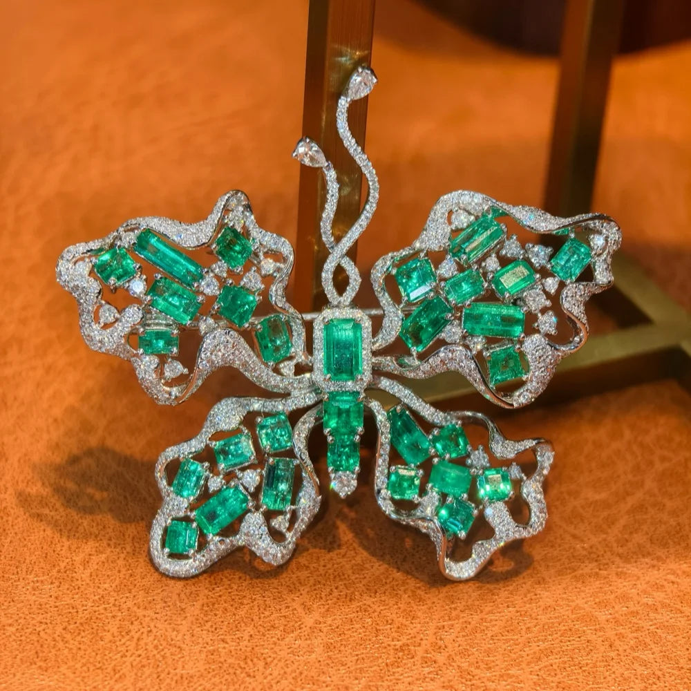 Factory-supplied High-quality 18K Solid Gold Natural Emerald Brilliant Cut Luxury Butterfly-Shaped Three-wear Women's Engagement
