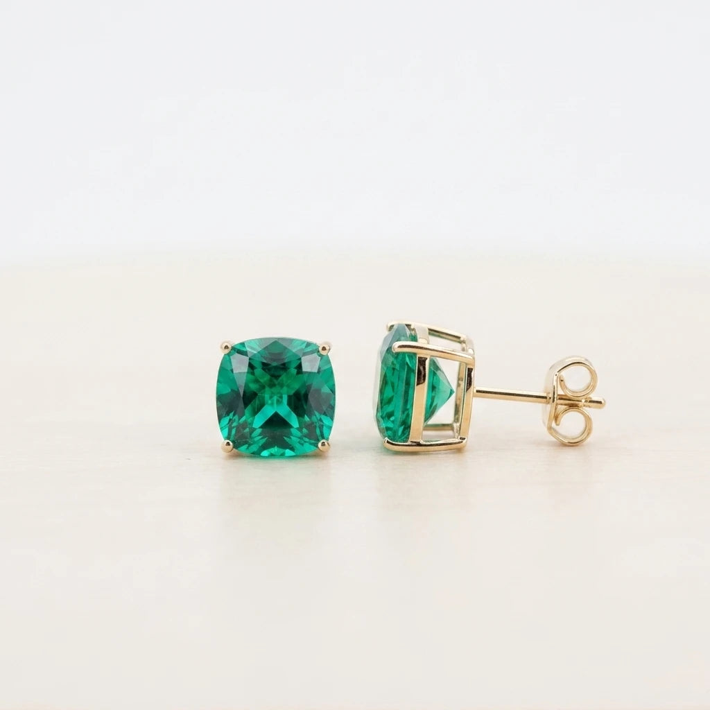 ArtistA HQ Gems Cushion Cut 5 Carat Lab Grown Hydrothermal Emerald 18K Gold Yellow Gold Stud Earrings