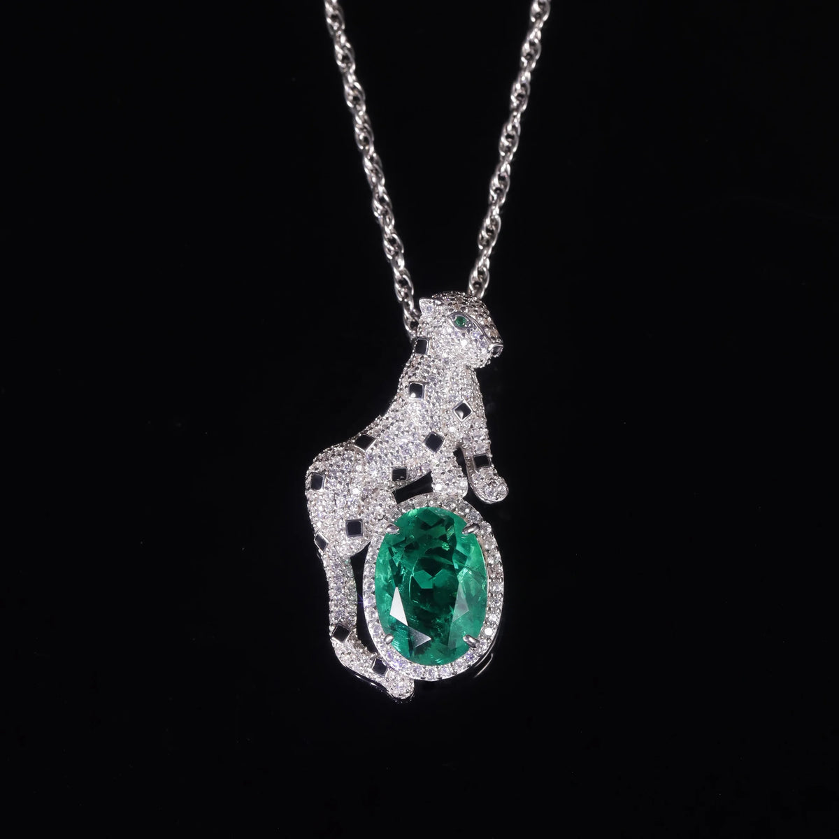 ArtistA Abiding High Quality Trendy Oval Cut 10x14MM Imitated Emerald White Cz Leopard Animal 925 Silver Pendant Necklace