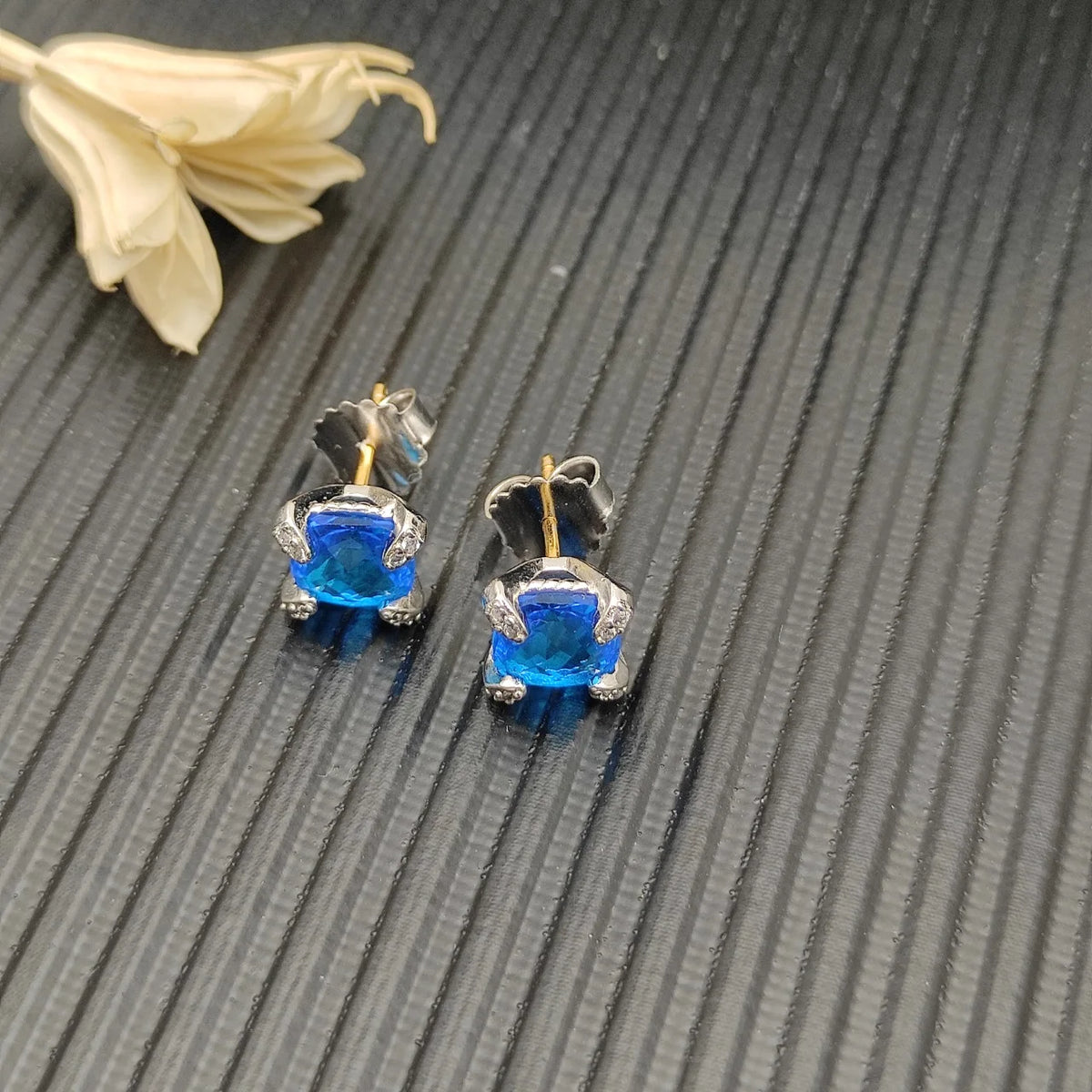Gemfiori DY High-Quality Silver-Plated 8mm Four-Prong Diamond Earrings. Gold-Plated 8mm Colored Gemstone Earrings. Jewelry.