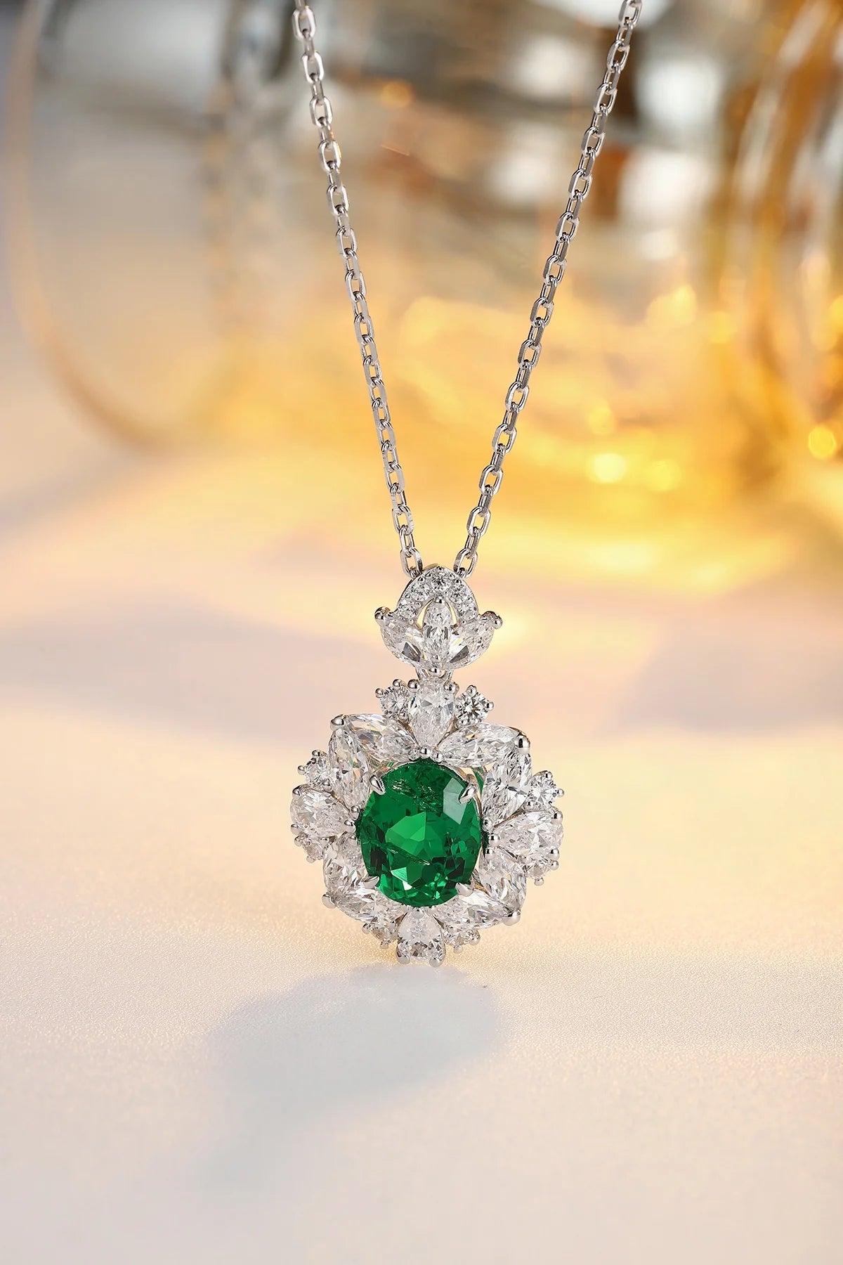 Gemfiori Anster 925 Sterling Silver High-quality Cultivated Emerald Necklace - Suitable for Parties or As a Gift