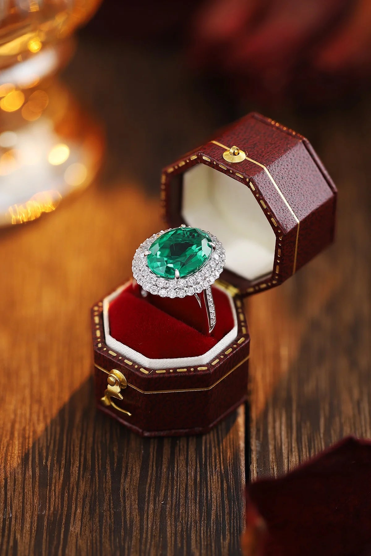 Gemfiori Jewelry Trendy High Quality S925 Silver Cultivated Emerald Ring Unisex Engagement Ring for Wedding Party or Gift