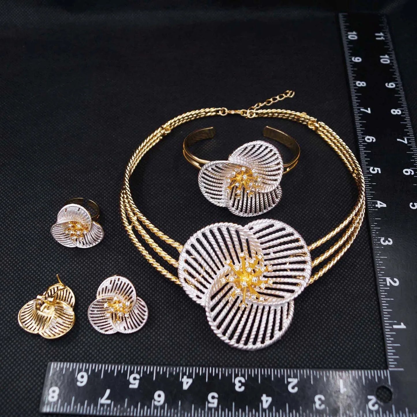 Zhuerrui  Electroplated Jewelry Women's Jewelry Set Latest Bracelet Necklace Jewelry Sets High Quality Exquisite Gifts HA20049