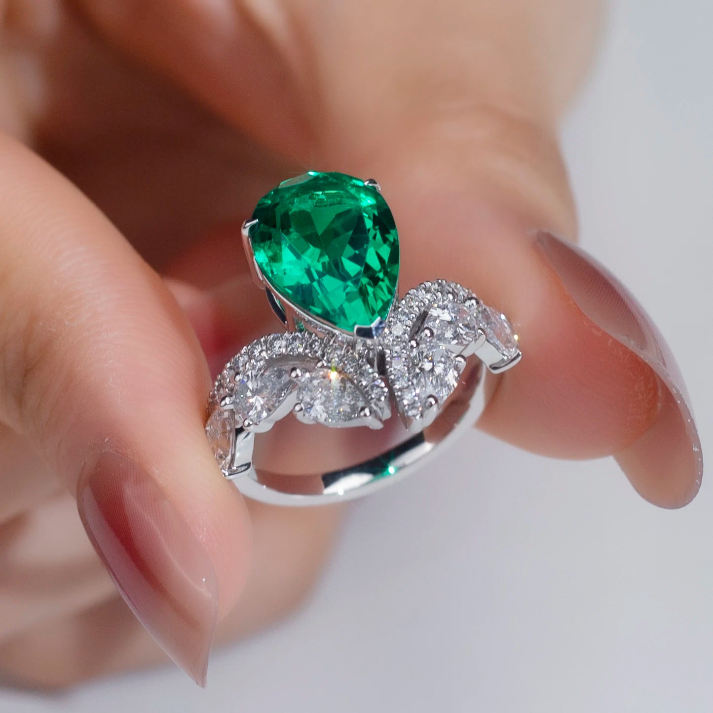 Messi Jewelry  MSR-1093 18K Lab Grown Emerald Ring Elegant Luxury Pear Cut Ring Engagement Wedding Band Classic  Gift Band