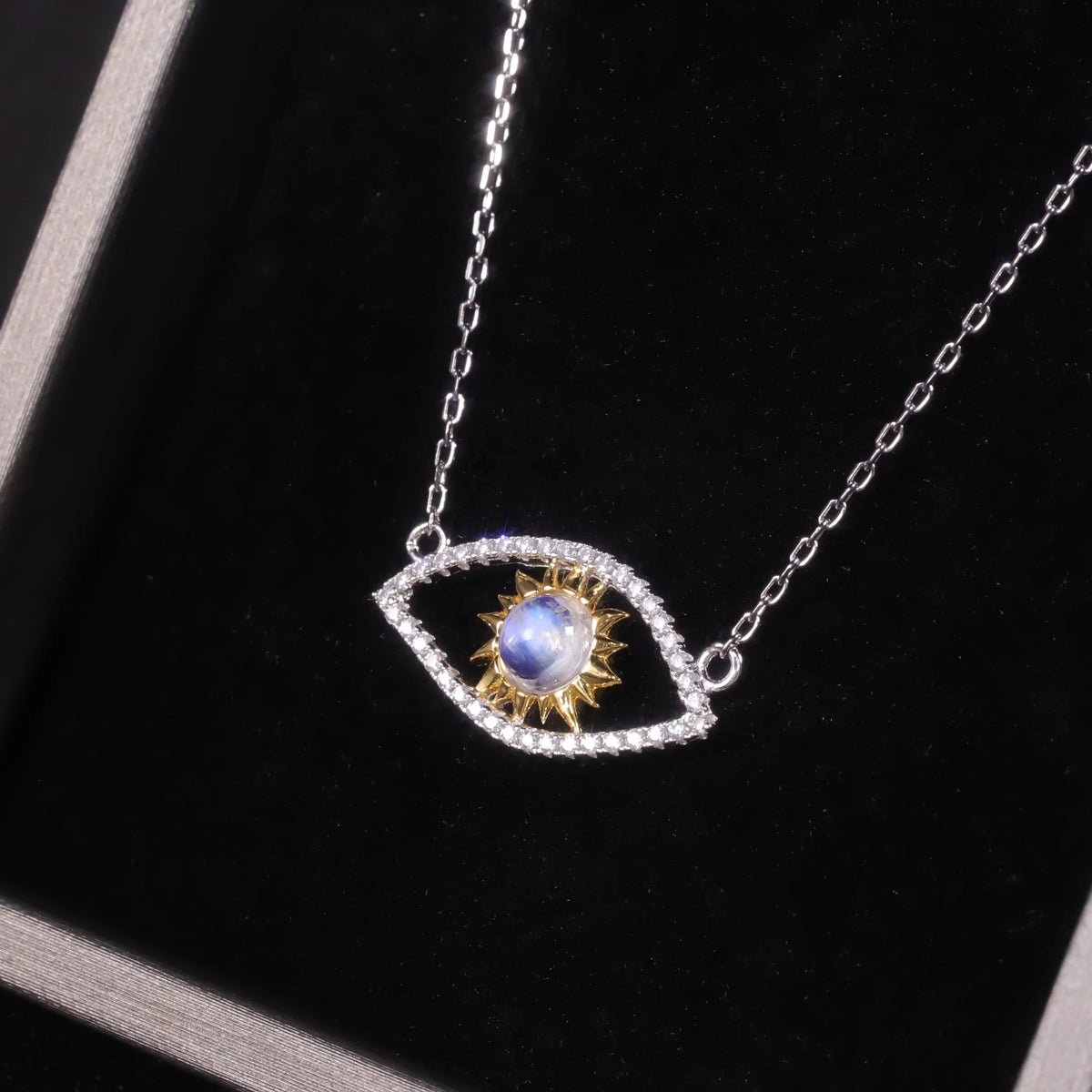 ArtistA C8181 Abiding Fashion Fine Jewelry White Cubic Zirconia Devil Eye 925 Sterling Silver Necklace with Natural Moonstone
