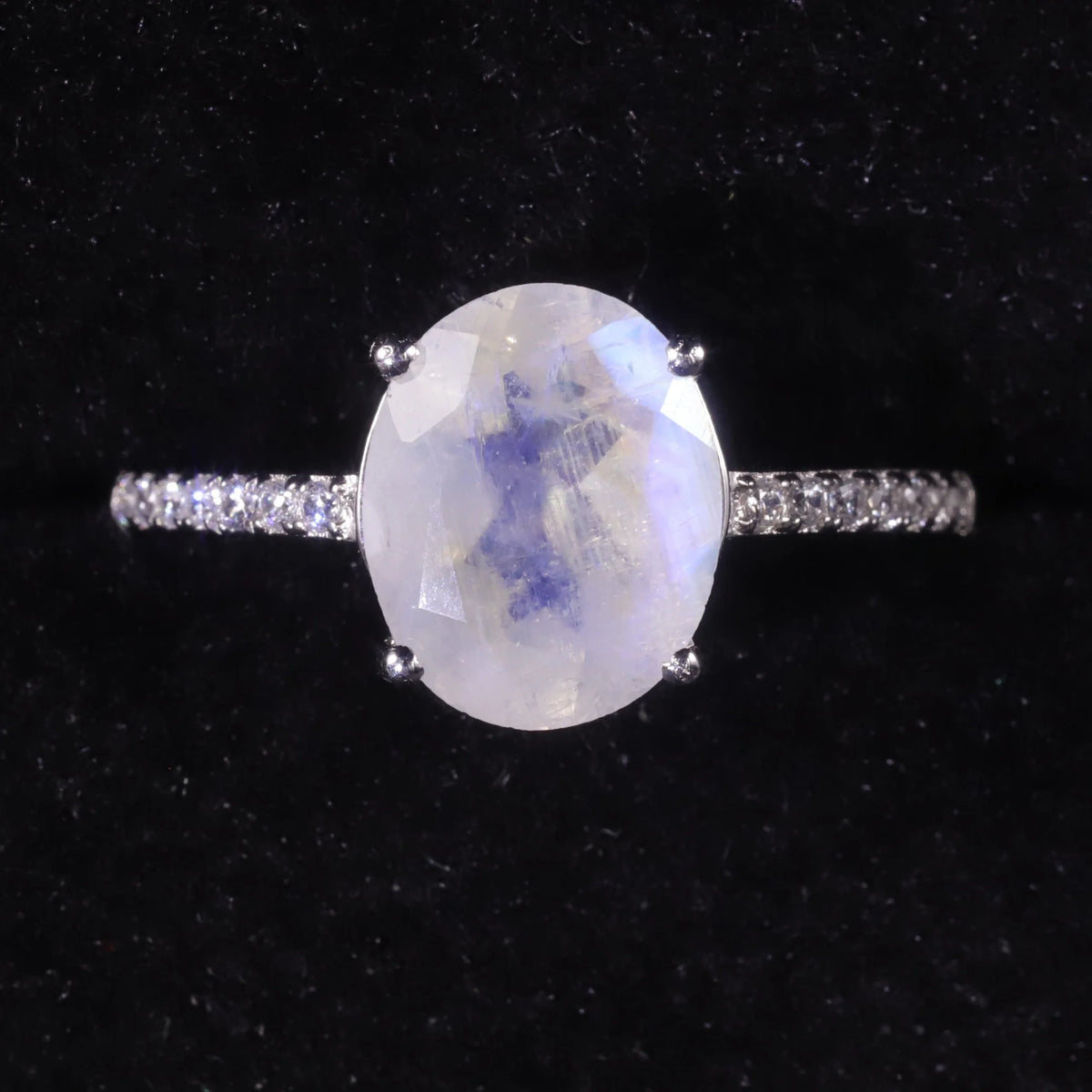 ArtistA Abiding Unique Design Exquisite 925 Silver Inspired Faceted Natural Milky Blue Moonstone Cluster Halo Ring for Women Bijoux