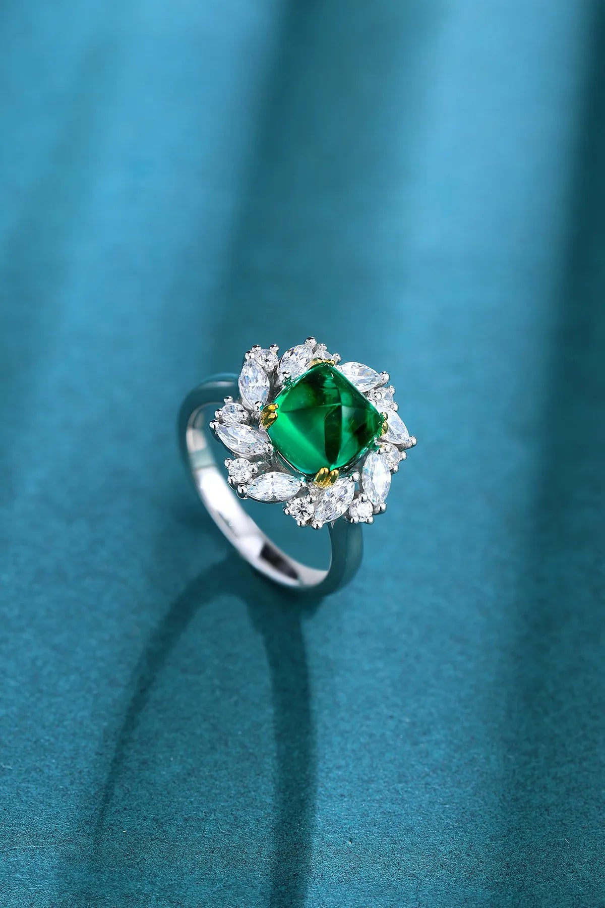 Gemfiori Jewelry Trendy High Quality S925 Silver Cultivated Emerald Ring Unisex Engagement Ring for Wedding Party or Gift