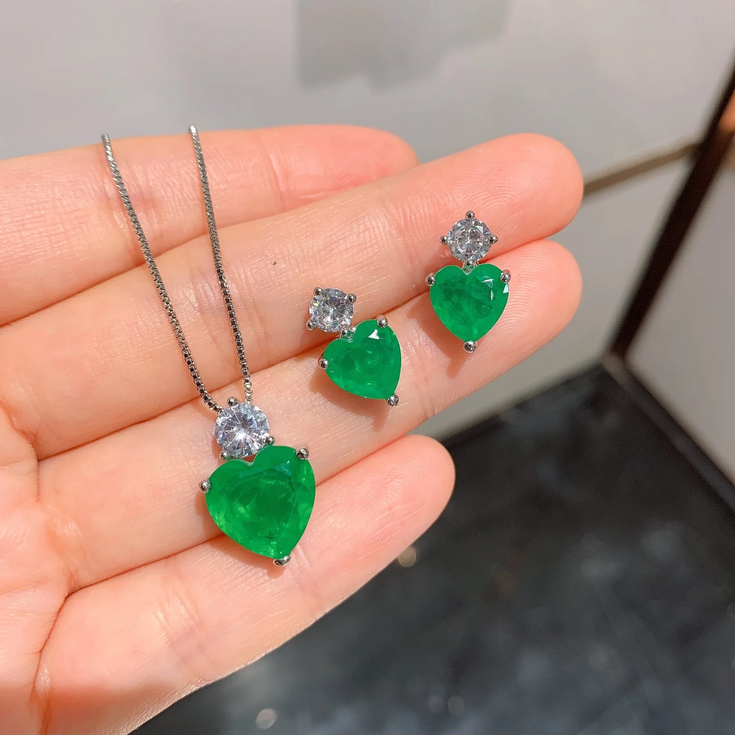 Fashion Eco-friendly Copper Necklace Earrings Set Emerald Green Heart Cut Cubic Zirconia Elegant Bridesmaid Brass Jewelry Sets