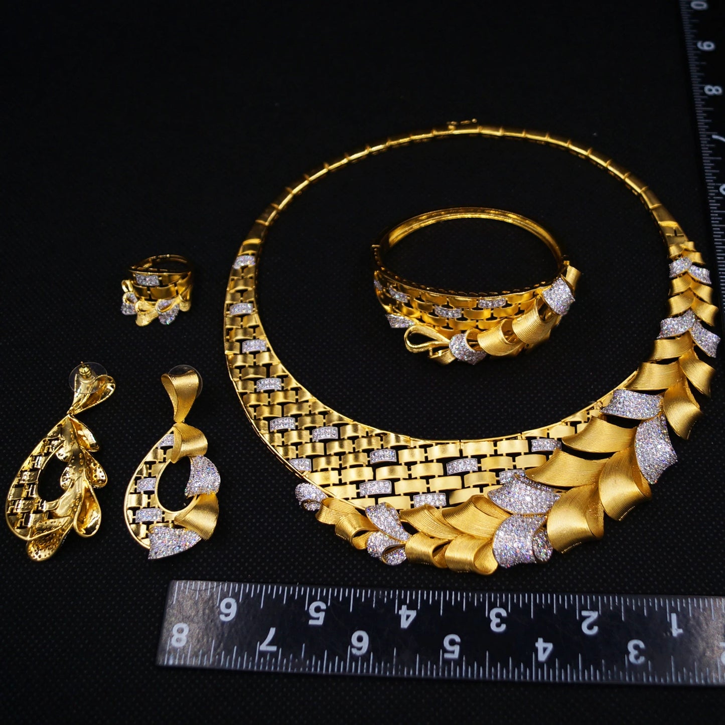 Zhuerrui New Designer Jewelry Set Exquisite Woven Metal Chain Nigerian Noble Lady Mother's Day Necklace Bracelet Ring Earrings