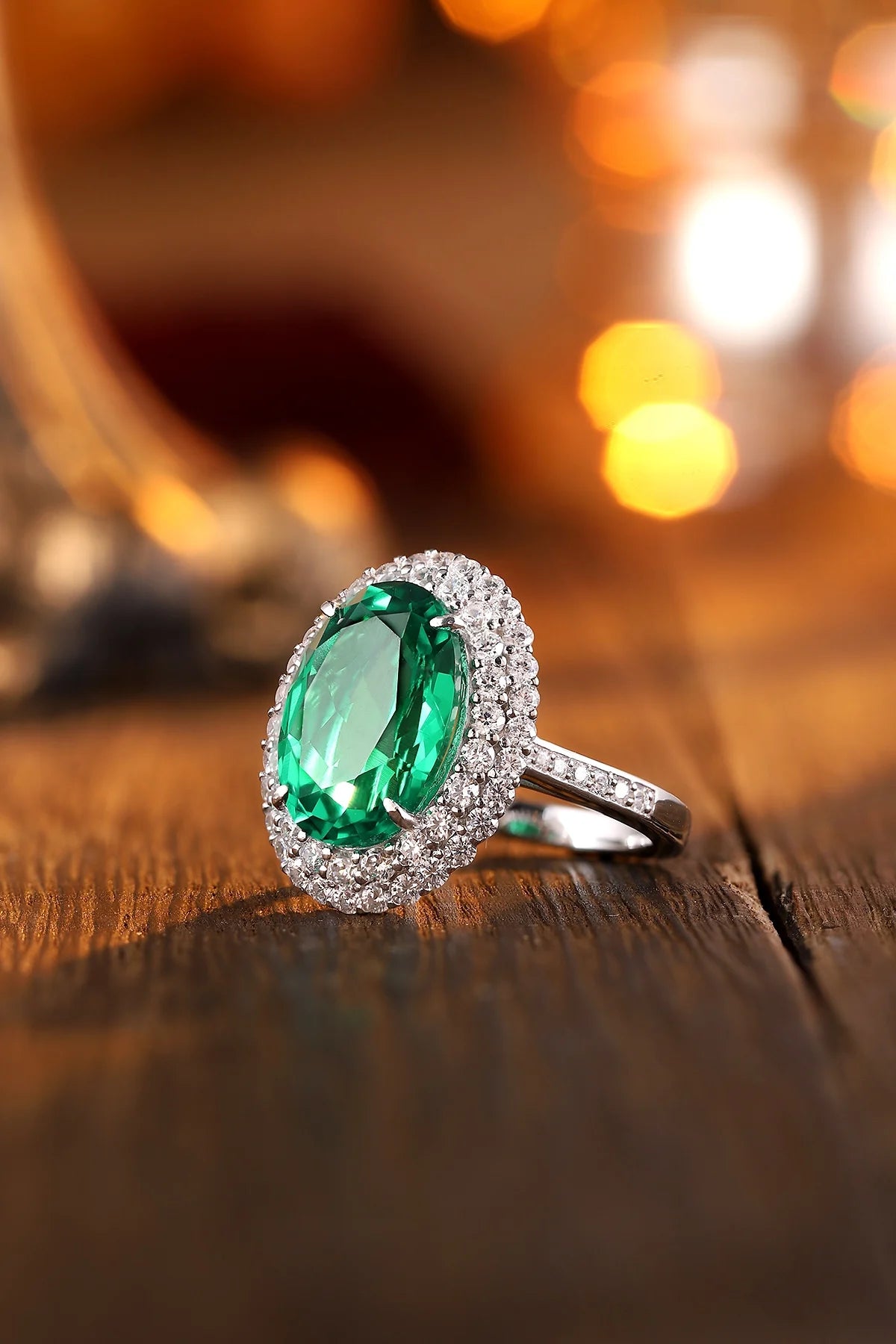 Gemfiori Jewelry Trendy High Quality S925 Silver Cultivated Emerald Ring Unisex Engagement Ring for Wedding Party or Gift