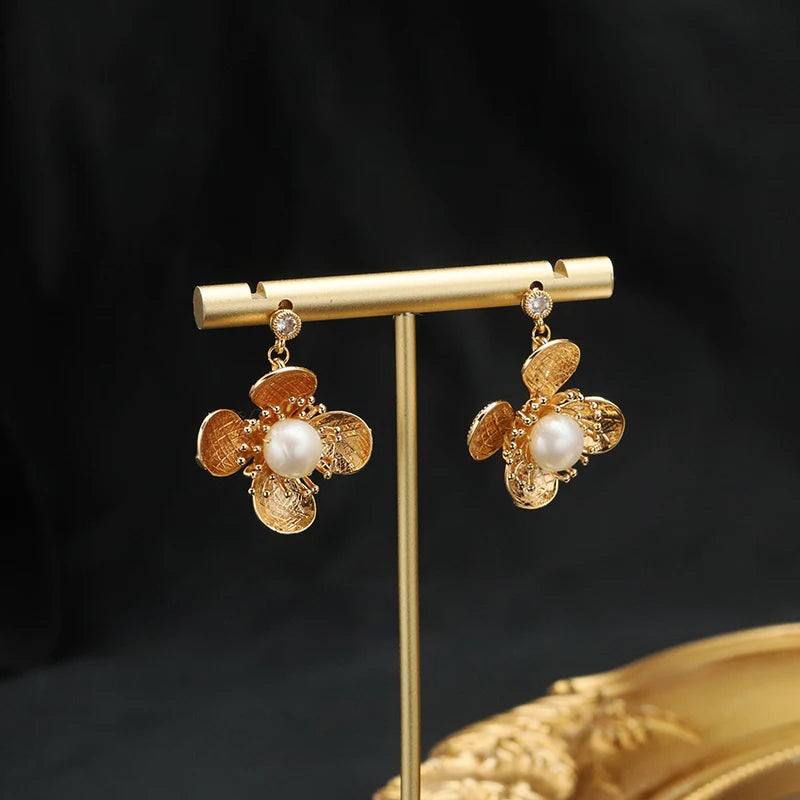New Jewelry Yiwu Wholesale Natural Baroque Pearl Stud for Women Flower Earrings Korean Wholesale Bulk 18K Gold Plated Jewelry