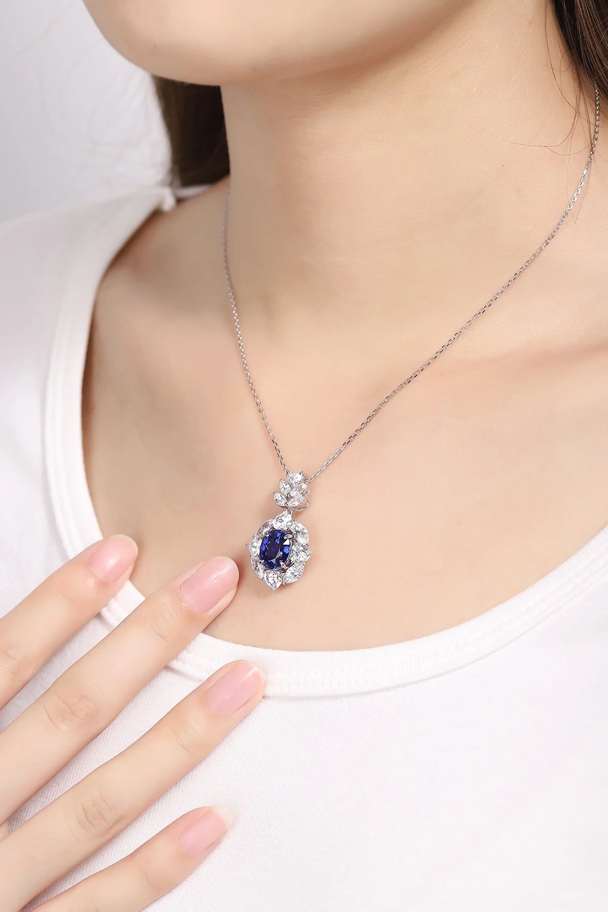 Gemfiori Anster 925 Sterling Silver High-quality Cultivated Sapphire Necklace - Suitable for Parties or As a Gift
