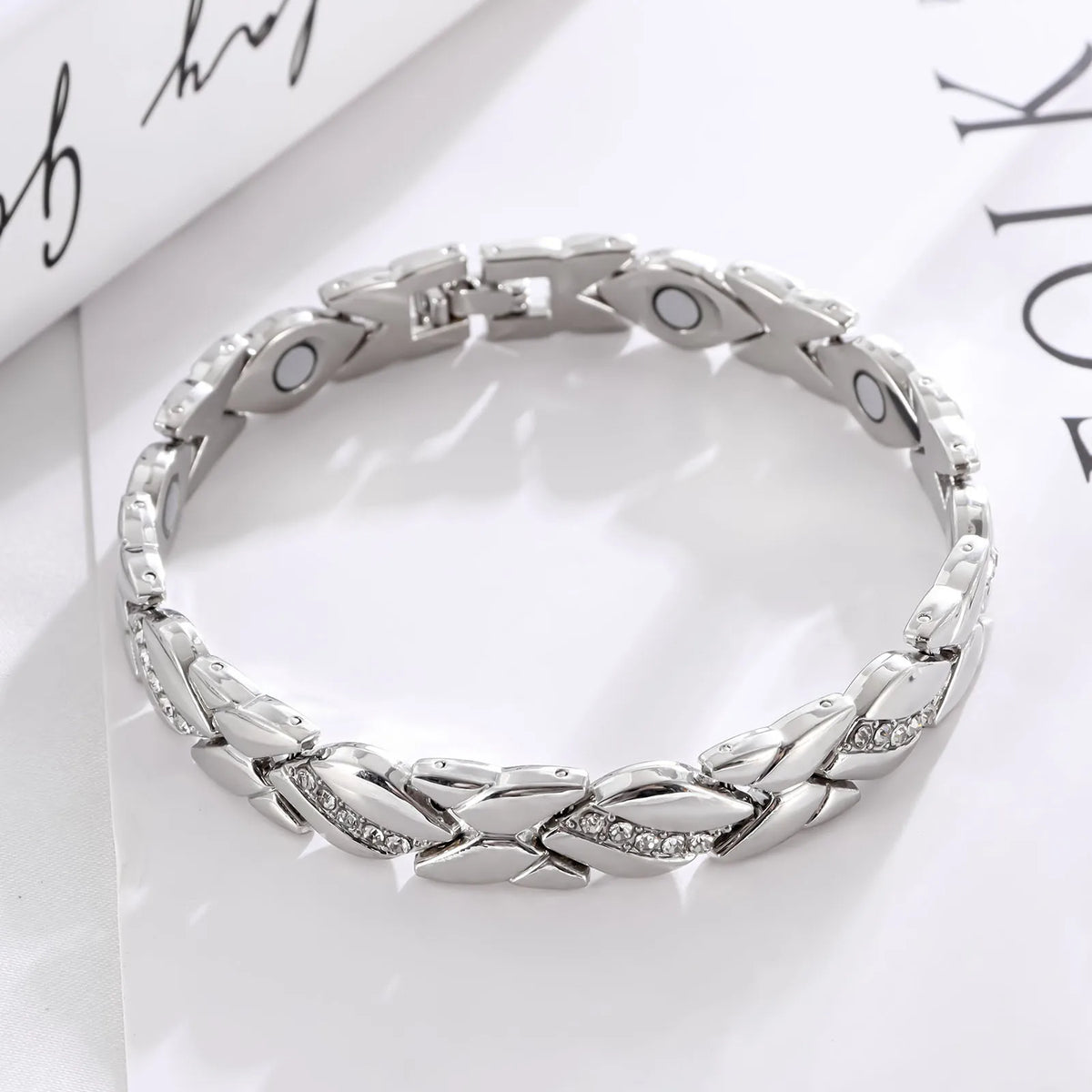 NewLife - Magnetic Leaf Zinc Alloy Bracelet