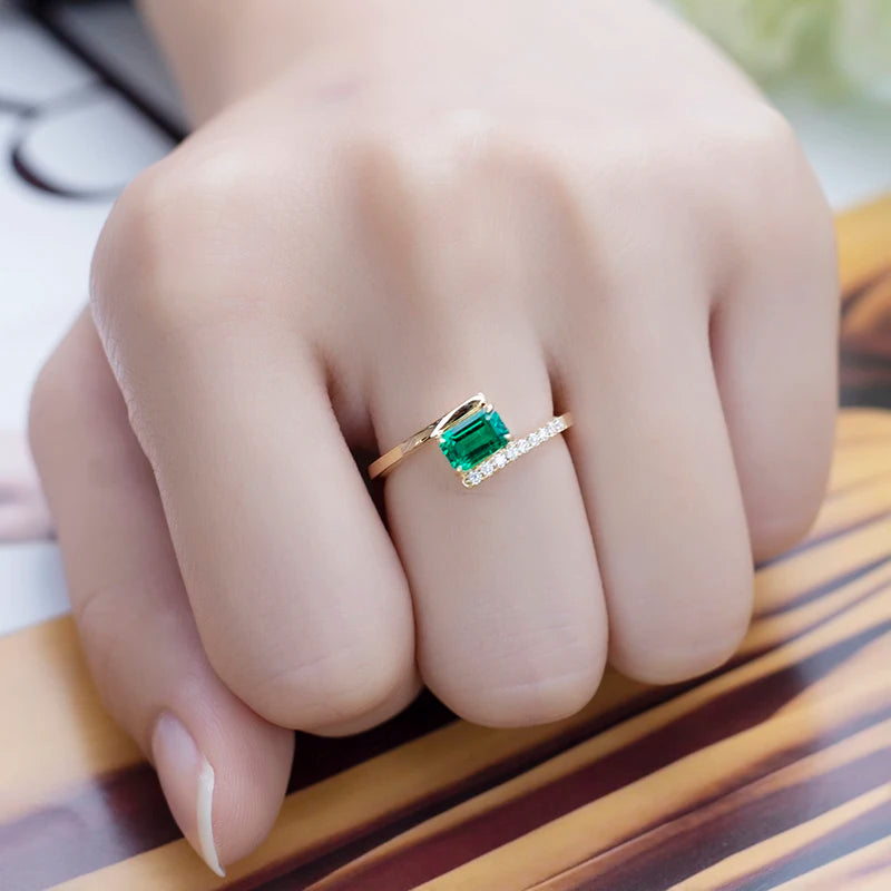 Gemfiori MS-611 18k Gold Women Fashion Jewelry DEF Round Cut Moissanite Square Emerald Ring