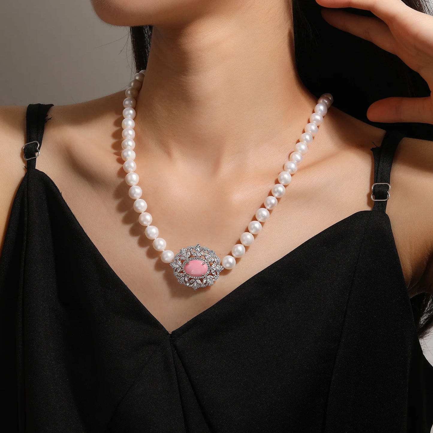 MUSHAN Classic Engagement Wedding Sterling Silver Charm Pearl Necklace Women High End Electroplated Gold 8mm Diamond Queen Pearl