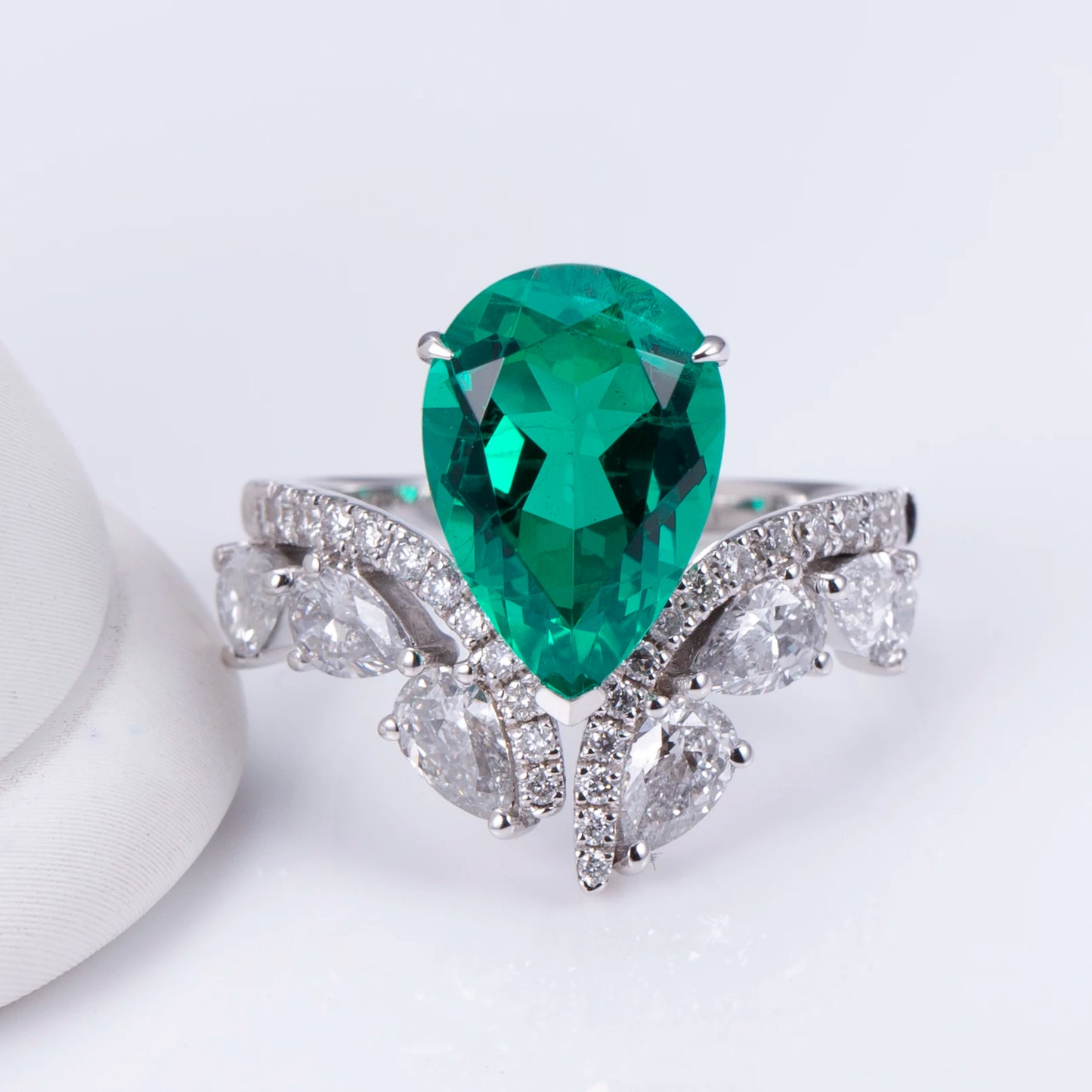 Messi Jewelry  MSR-1093 18K Lab Grown Emerald Ring Elegant Luxury Pear Cut Ring Engagement Wedding Band Classic  Gift Band