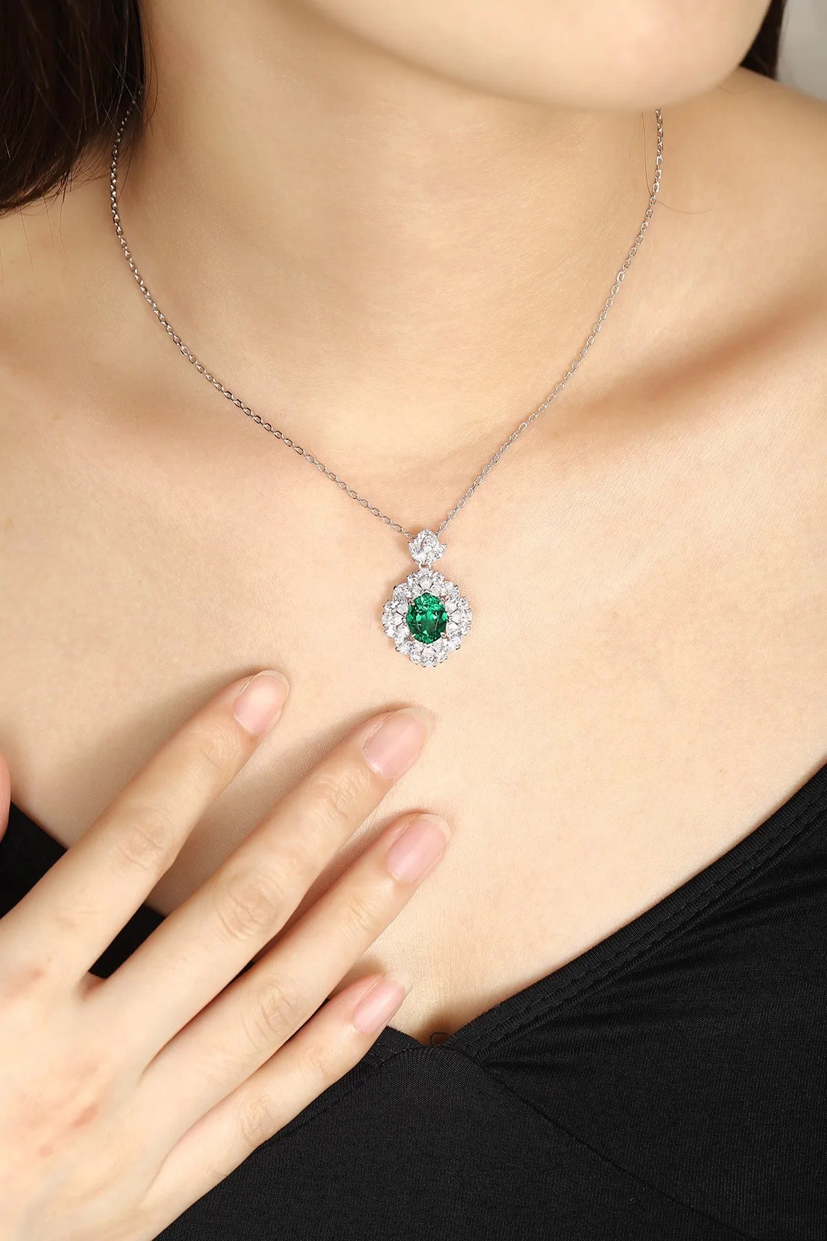 Gemfiori Anster 925 Sterling Silver High-quality Cultivated Emerald Necklace - Suitable for Parties or As a Gift