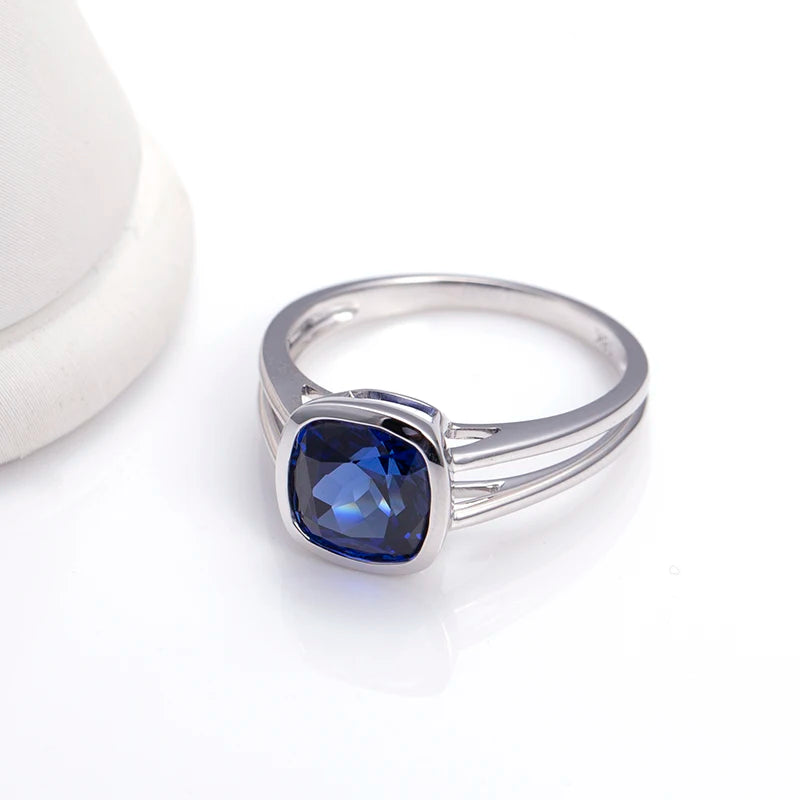 MSR-1219 Customized Jewelry 18K White Gold Cushion Royal Blue 8*8mm Lab Grow Sapphire Ring