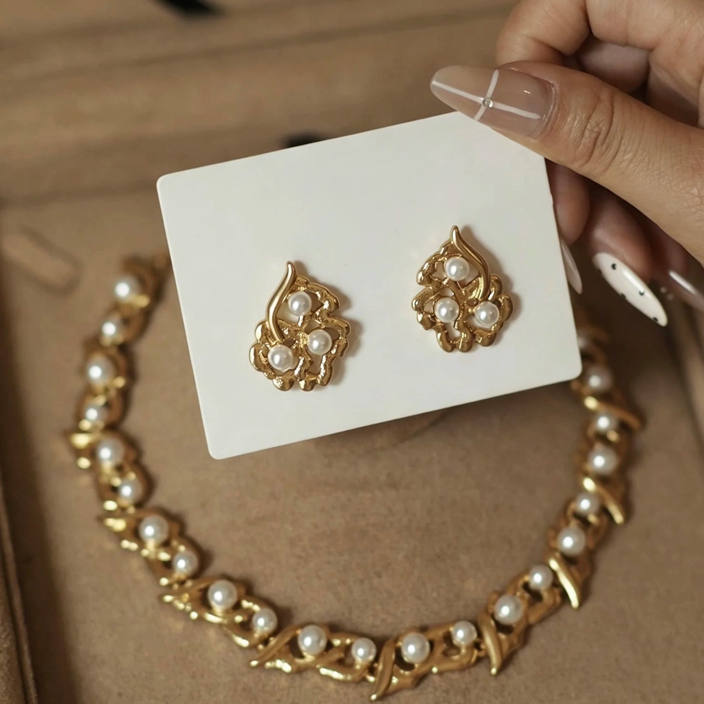 Bella Viva Vintage Hollow Leaf Necklace and Earrings, 18K Gold Plated Brass, Gift Jewelry Set for Women Daily & Formal Occasions