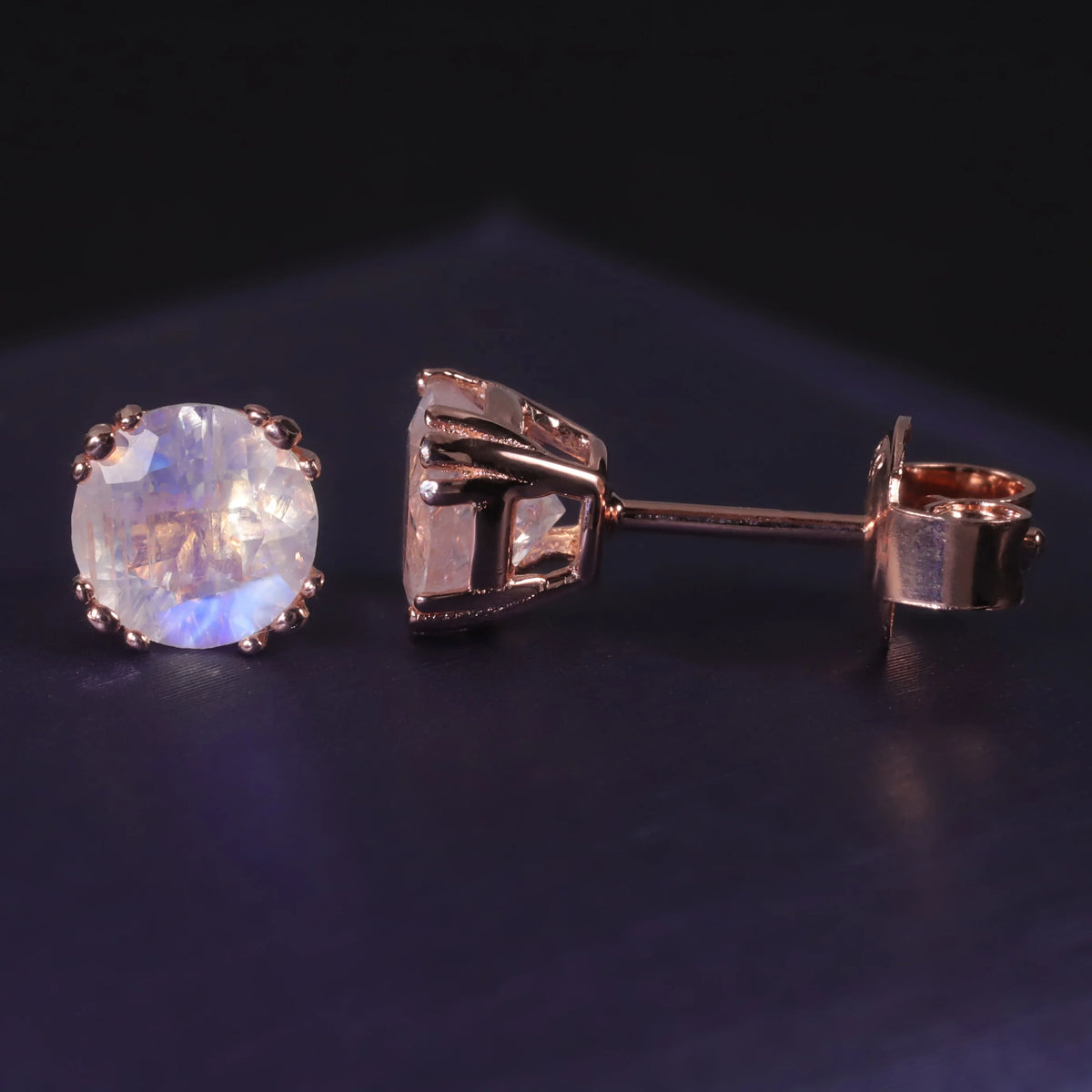 ArtistA OL1009 Abiding Round Brillant Cut 6MM Natural Rainbow Moonstone 925 Sterling Silver Rose Gold Plated Stud Earrings for Women