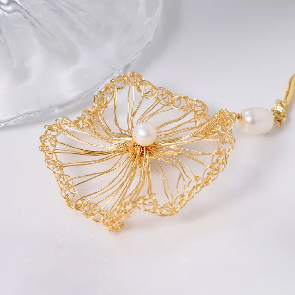 Natural Freshwater Pearl Gold Thread Lotus Leaf Earrings Korean Style Women Luxury Jewelry Fashion Ladies and Girls Gift GE1526