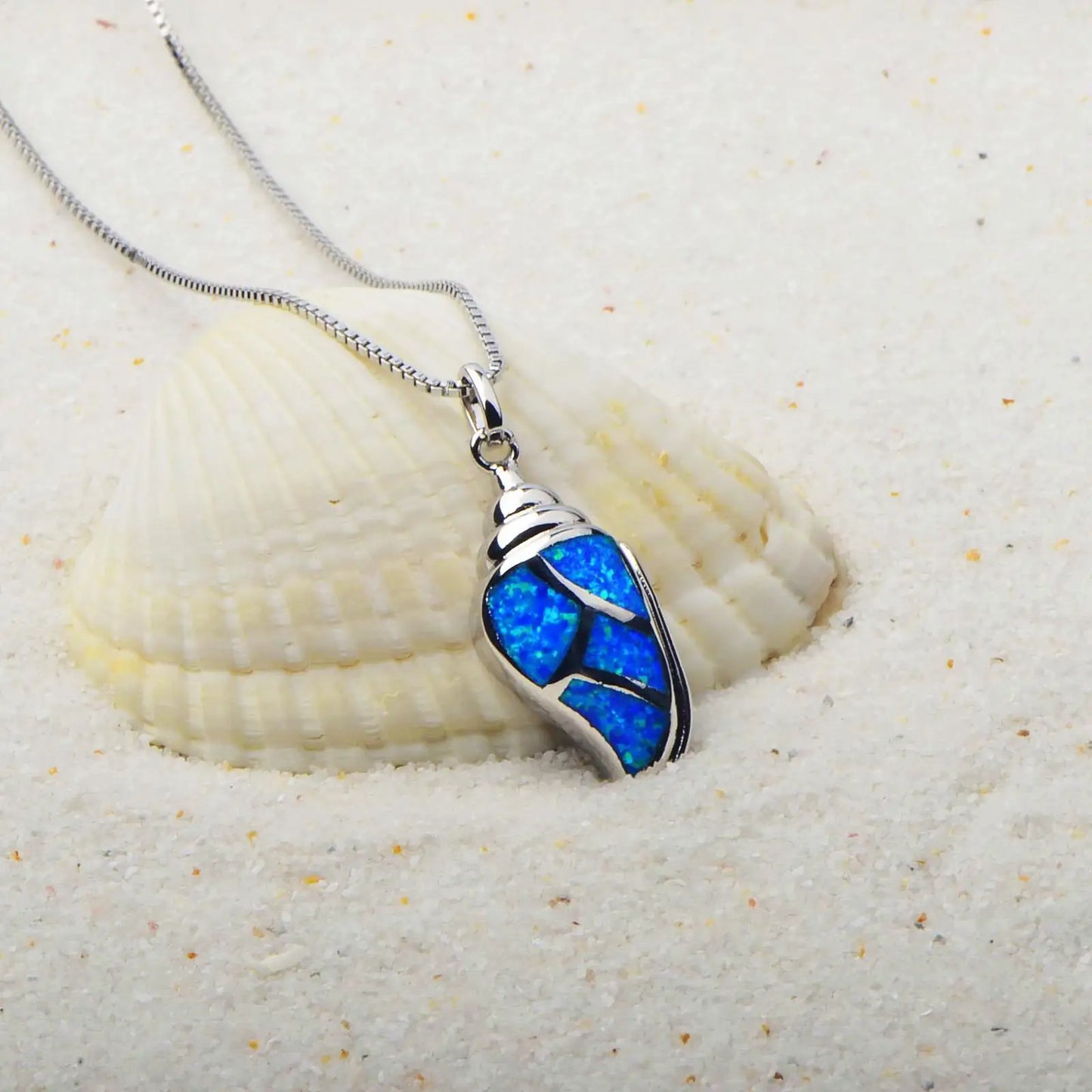 Nature Inspired Shimmering Leaf Necklace Aobao Inlaid Pendant Fashion Jewelry