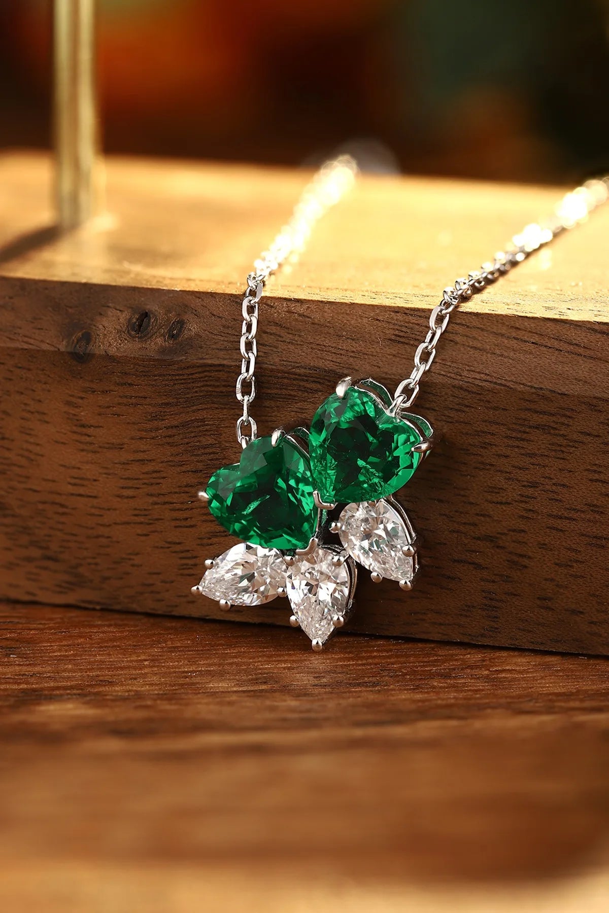 Gemfiori Anster 925 Sterling Silver High-quality Cultivation Lab Grown Emerald Necklace - Suitable for Parties or As a Gift