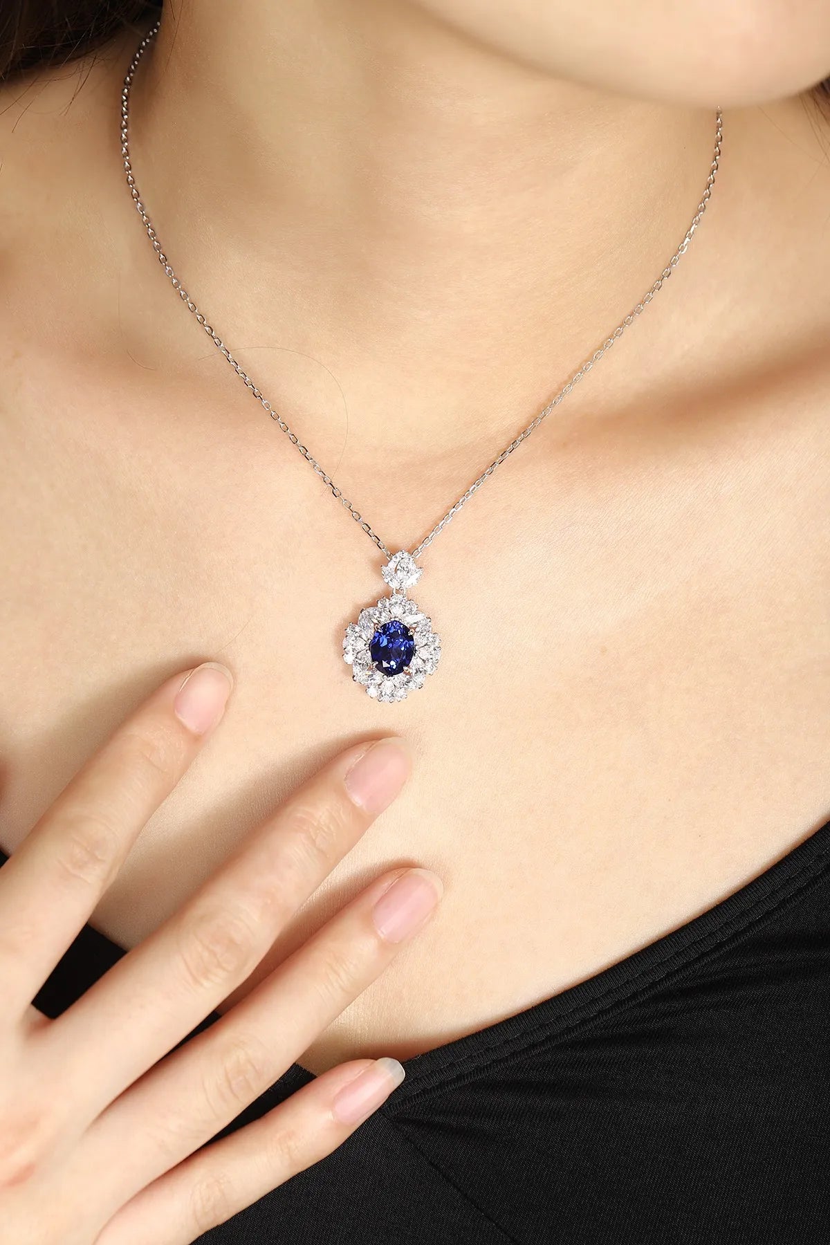 Gemfiori Anster 925 Sterling Silver High-quality Cultivated Sapphire Necklace - Suitable for Parties or As a Gift