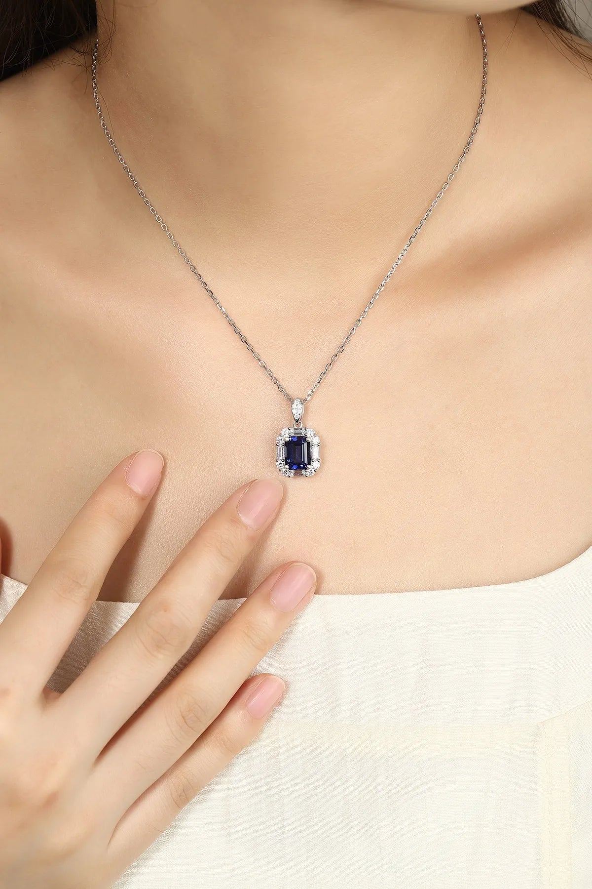 Gemfiori Anster 925 Sterling Silver High-quality Cultivated Sapphire Necklace - Suitable for Parties or As a Gift