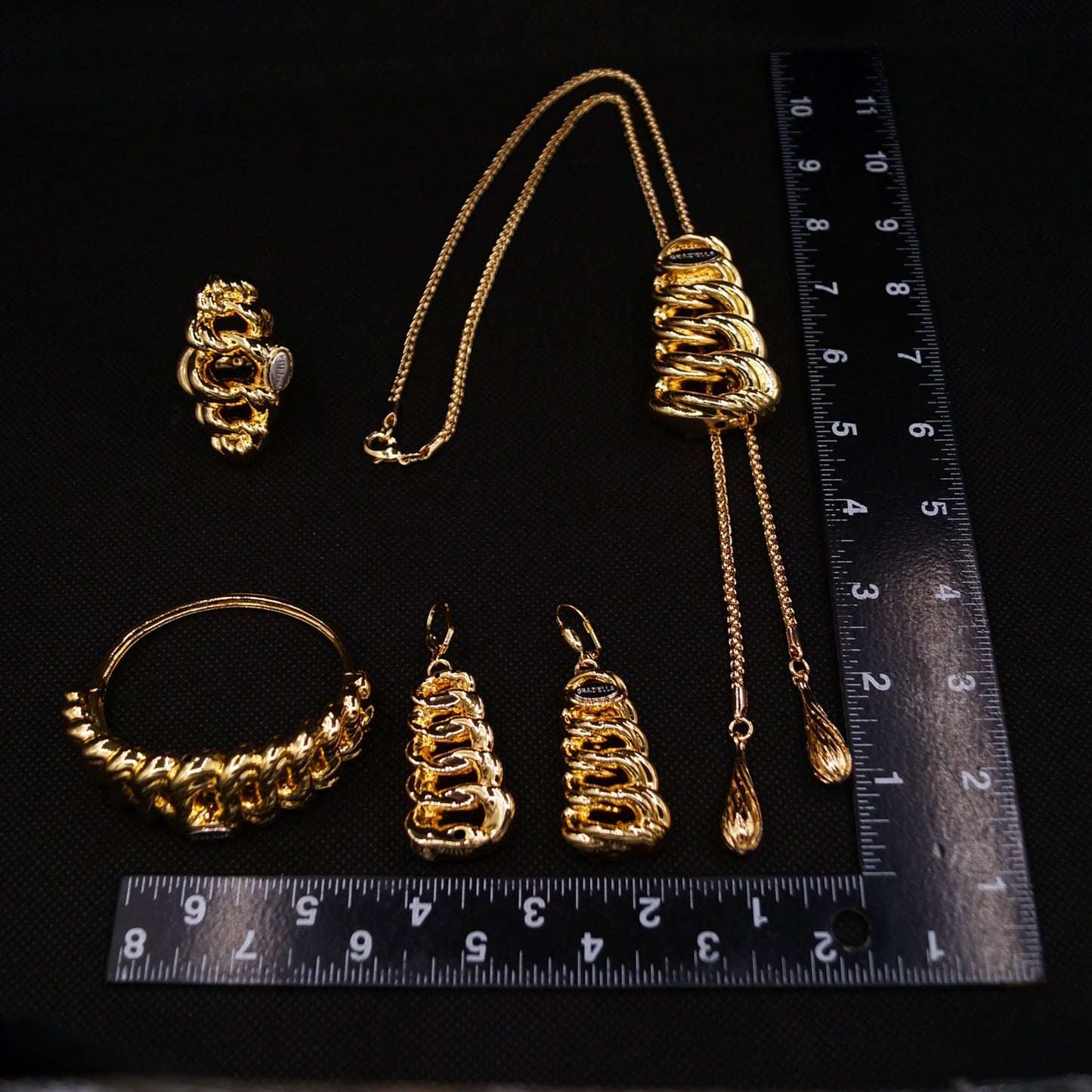 Zhuerrui Modern Elegant Series Gold-plated Jewelry Set Interlocking Tassel Pendant African Noble Wedding Ring BraceletHK013522