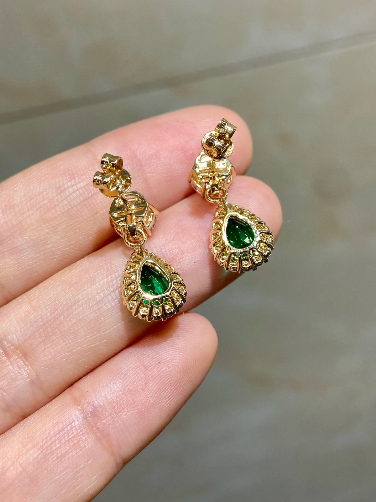 Gemfiori Anster Fine Jewelry 14k Gold White 1 Ct Lab Grown Cvd Vvs Diamond Lab Emerald Stud Earrings for Gift
