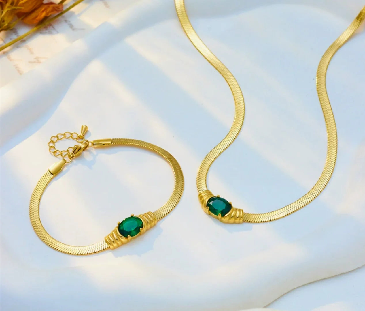 Gold Crystal Disc Chain Necklace & Bracelet Jewellery Set | Sleek Luxury Fashion Set