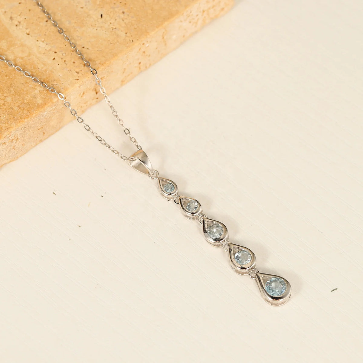 ArtistA C1028 Abiding 925 Sterling Silver Jewellery Italian Statement Pendant Chain Necklaces With Sky Blue Topaz