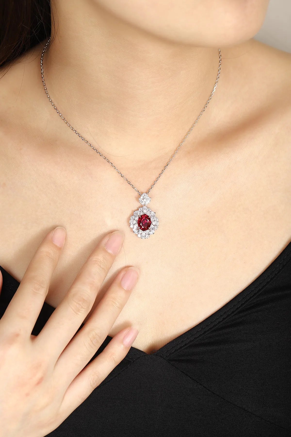 Gemfiori Anster 925 Sterling Silver High-quality Cultivated Ruby Necklace - Suitable for Parties or As a Gift