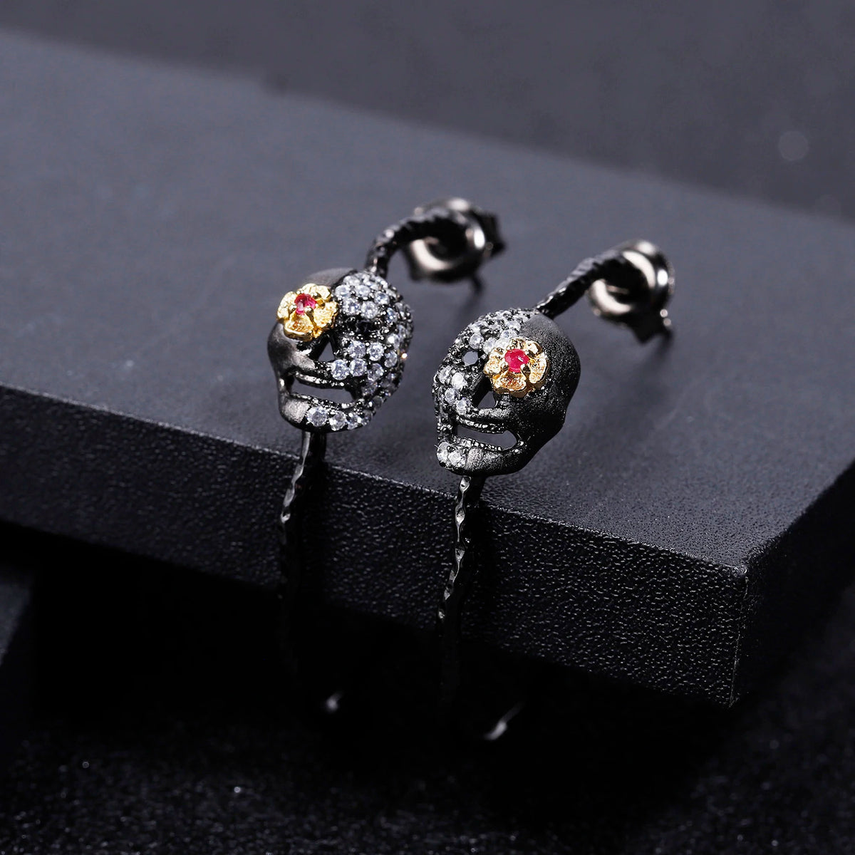 ArtistA Abiding Original Halloween Theme 925 Sterling Silver Synthetic Ruby Gemstone Black Skull Hoop Earrings for Halloween Gift