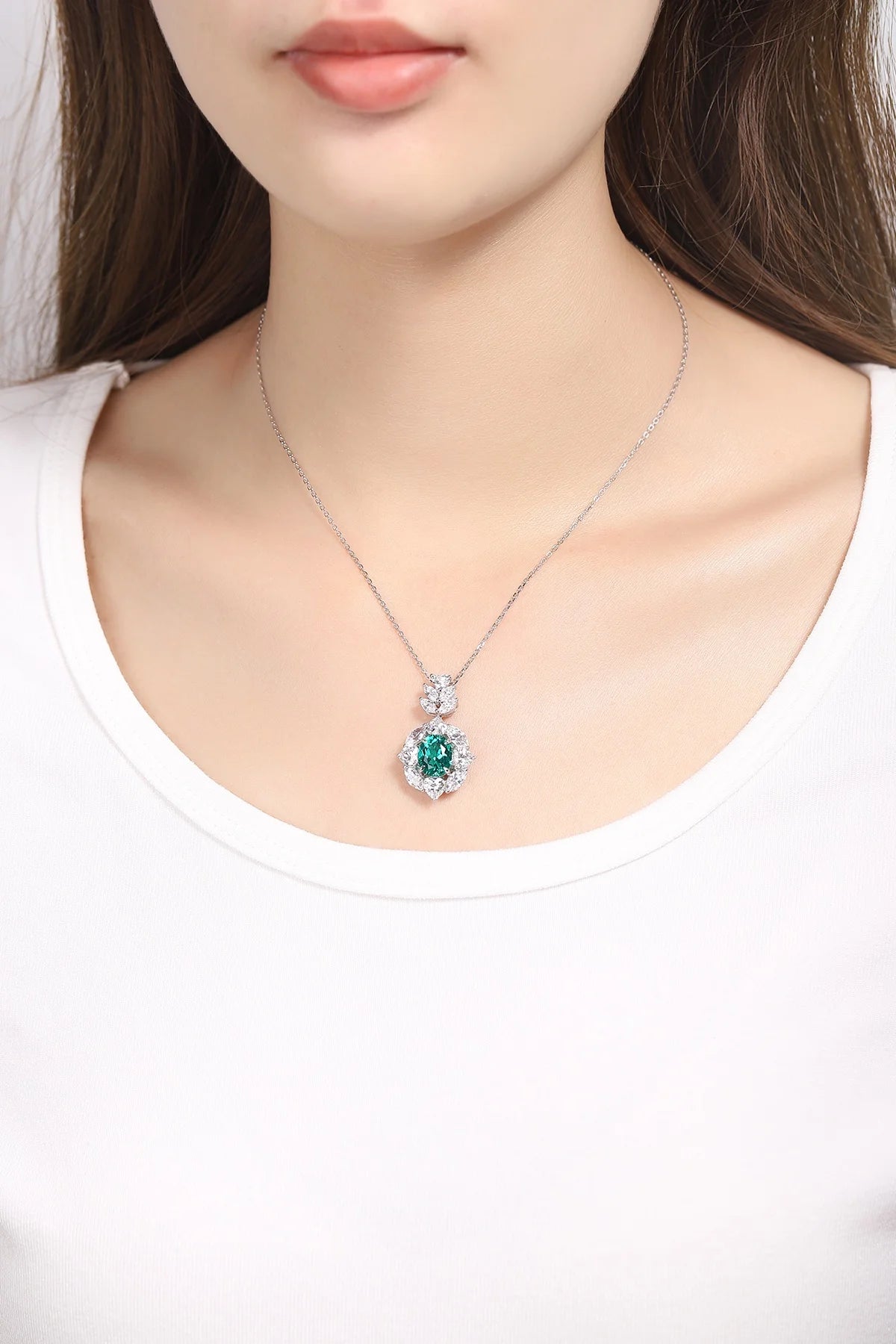 Gemfiori Anster 925 Sterling Silver High-quality Cultivated Emerald Necklace - Suitable for Parties or As a Gift