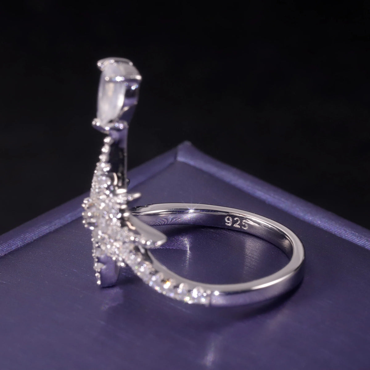 ArtistA C8150 Abiding Trendy Iced Out Cubic Zirconia Shining Octagram Star 925 Sterling Silver Wedding Ring with Moonstone Gemstone
