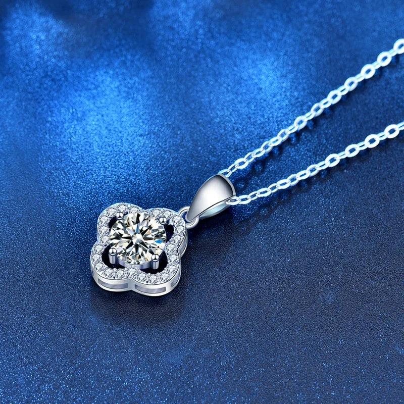 Blingbling VVS D 1ct 2ct 3ct Moissanite Stones 925 Sterling Silver Four Leaf Clover Necklaces