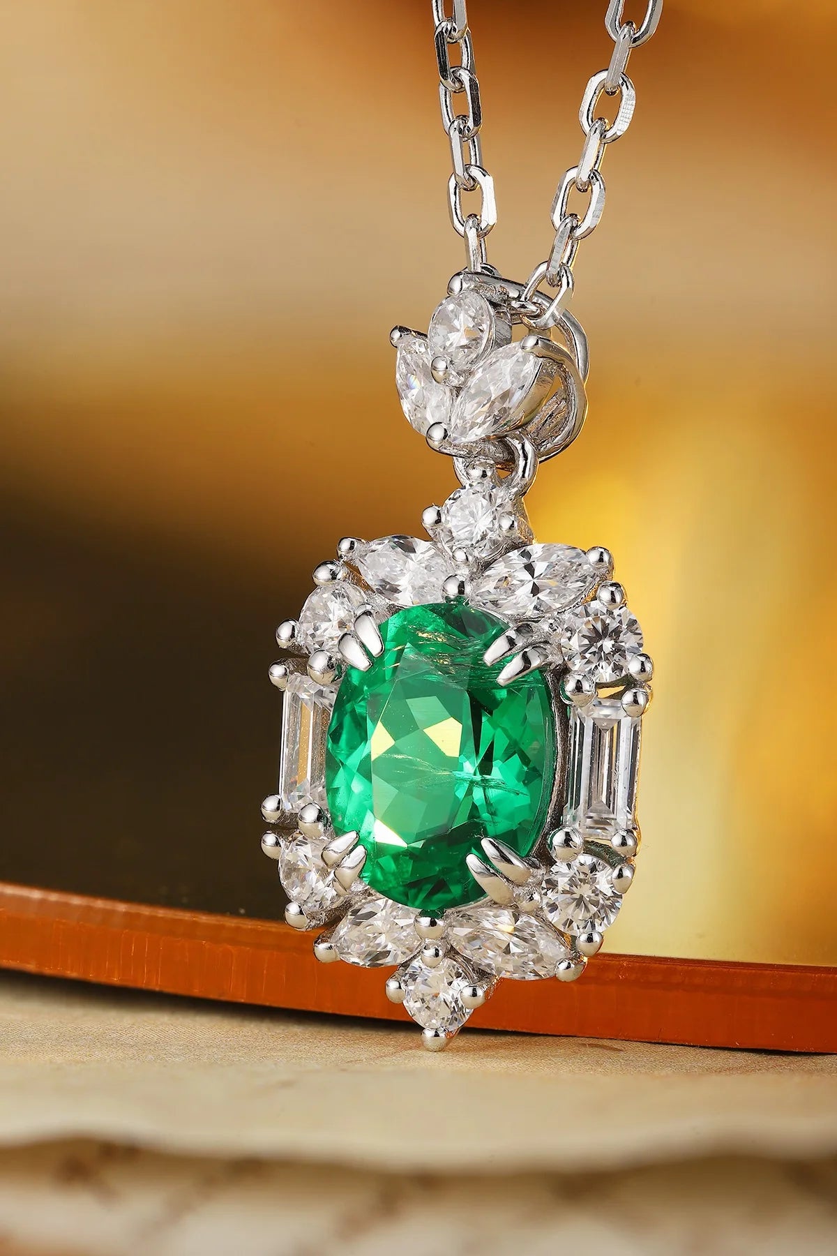 Gemfiori Anster 925 Sterling Silver High-quality Cultivated Emerald Necklace - Suitable for Parties or As a Gift