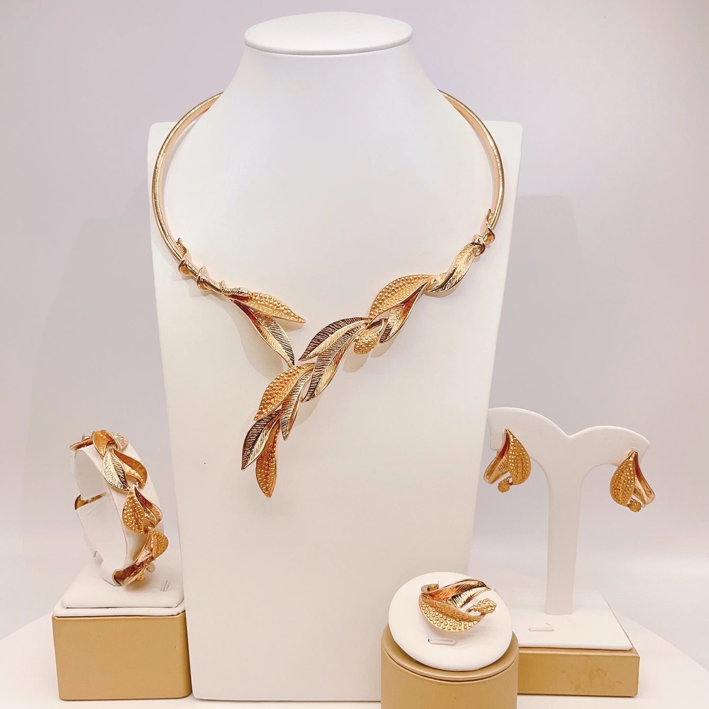 Zhuerrui Exquisite Gold Luxury Jewelry Sets Cheap Silver Leaf Shape Necklace Jewelry Set Fashion Women's Festival Gifts HA23261