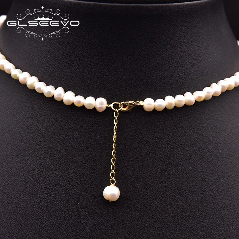 Natural Freshwater Pearl Choker Necklace on Neck Woman Handmade Pearl Pendant Style  Gold Chain Necklace Custom Jewelry