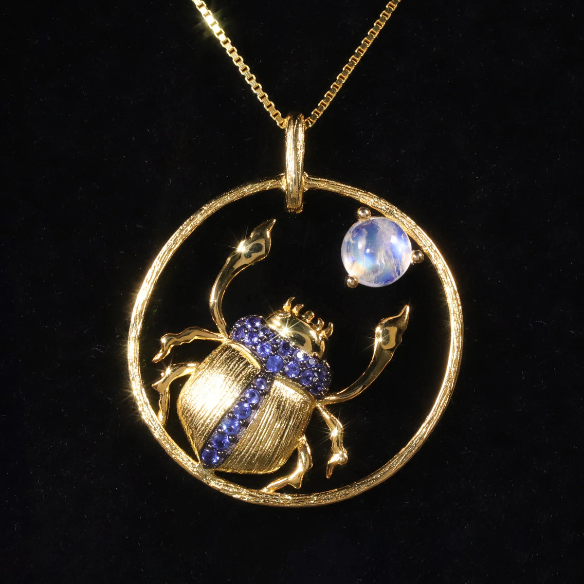 ArtistA C8099 Abiding Gold Plated Cute Insect Ladybug 925 Sterling Silver Genuine Moonstone Necklace Pendant Charm