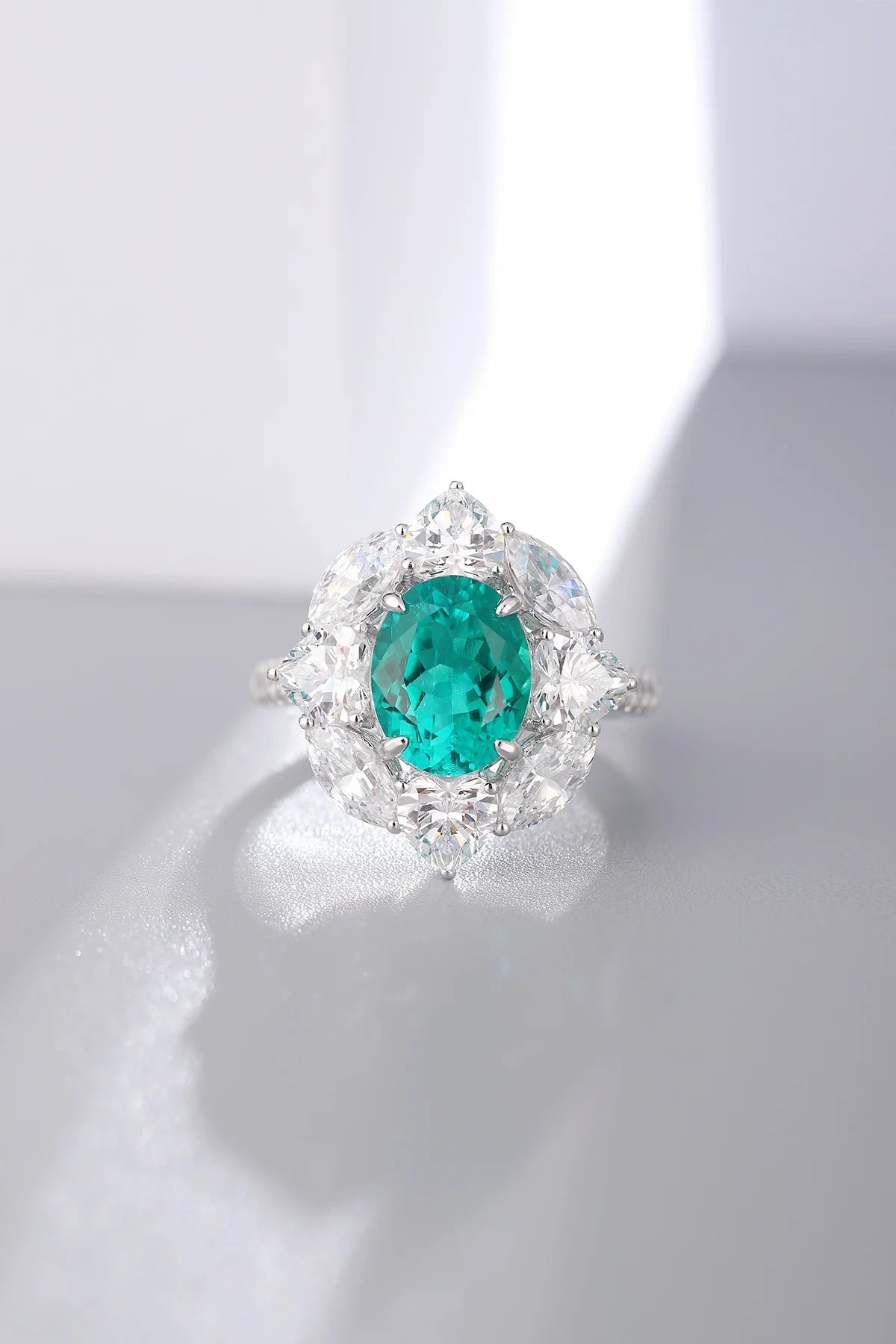 Gemfiori Jewelry Trendy High Quality S925 Silver Cultivated Emerald Ring Unisex Engagement Ring for Wedding Party or Gift