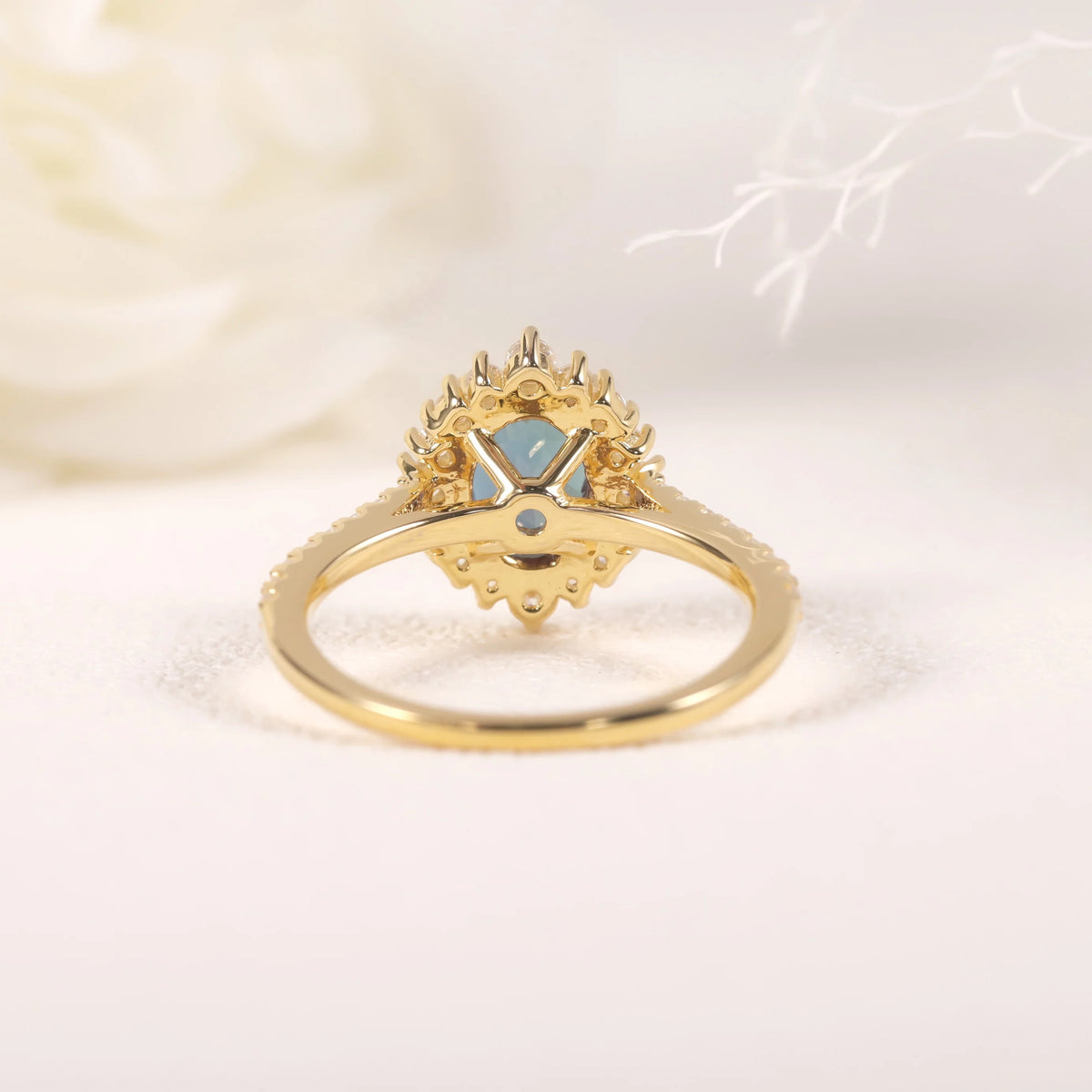 ArtistA OL0923 Abiding Delicate Exquisite White Cz Halo Oval Cut 6x8MM Lab Grown Alexandrite 925 Sterling Silver Fine Jewelry Ring