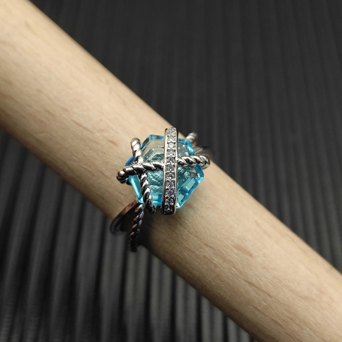 FASHIONISTA DY High-Quality Silver-Plated 11mm Hexagonal Diamond-Set Ring, Silver-Plated Colored Gemstone Inlaid Ring, Jewelry