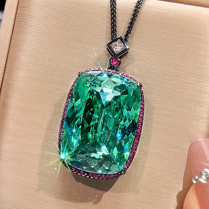 S&S Luxury High-end Emerald Pendant Inlaid with Sparkling Zircon Light Luxury Green Zircon Necklace