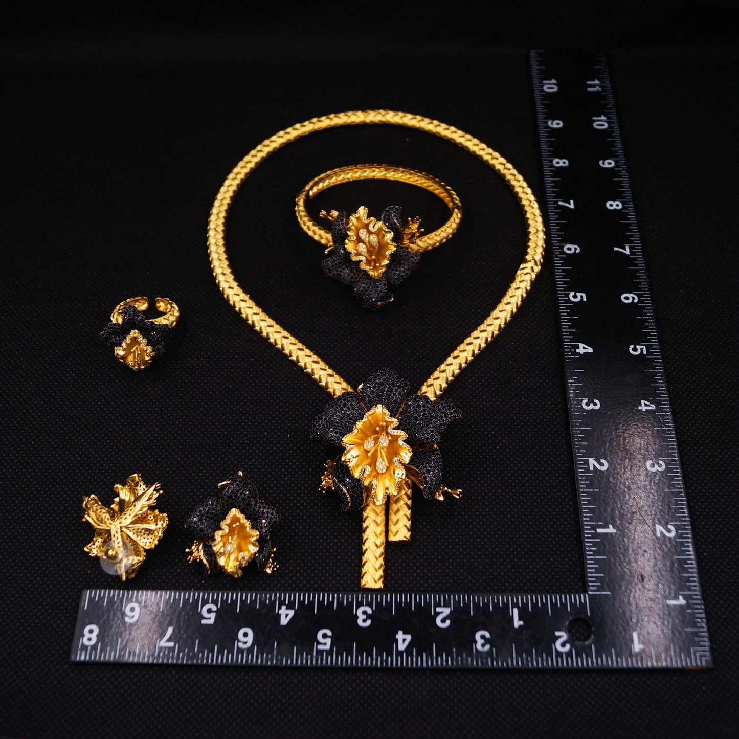 Zhuerrui New Design Sense Jewelry Set American High-end Diamond Series Ladies Classic Inheritance Wedding Four SetsHZ25012219
