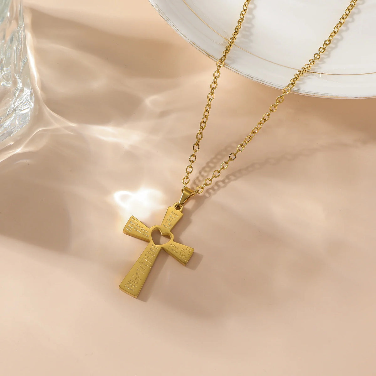 Vintage Personalized Religious Heart Cross Waterproof Stainless Steel Fashion Jewelry Necklace Pendant for Wholesale Men Women
