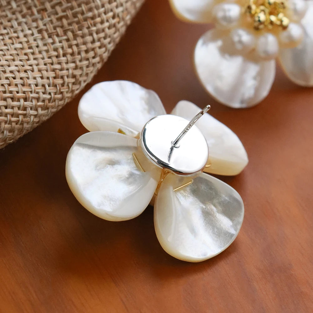 Natural White Shell Petals, Natural Pearl Flower Earrings for Women Korean Classic Vintage Fashion Jewelry Earrings GE1592